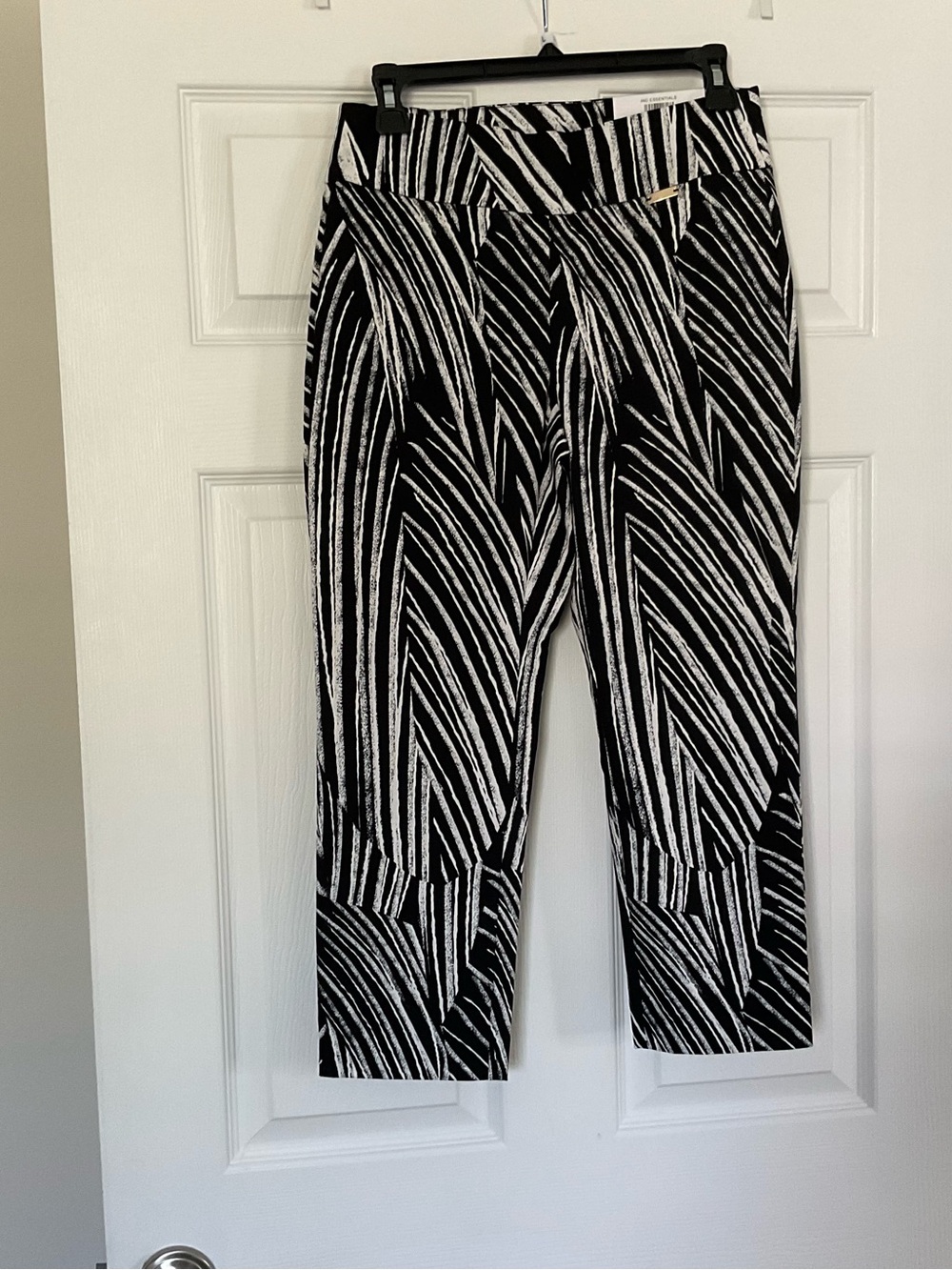 INC International Concepts Black and White Striped Stretch Capri Pants